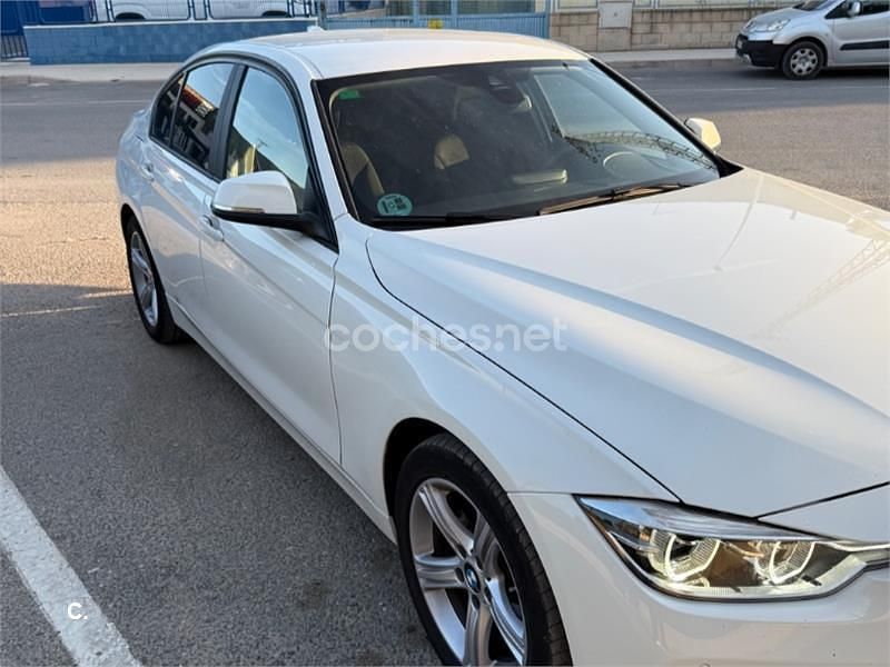 Usado BMW 318 150 CV (110 kW) 2018 Blanco Berlina