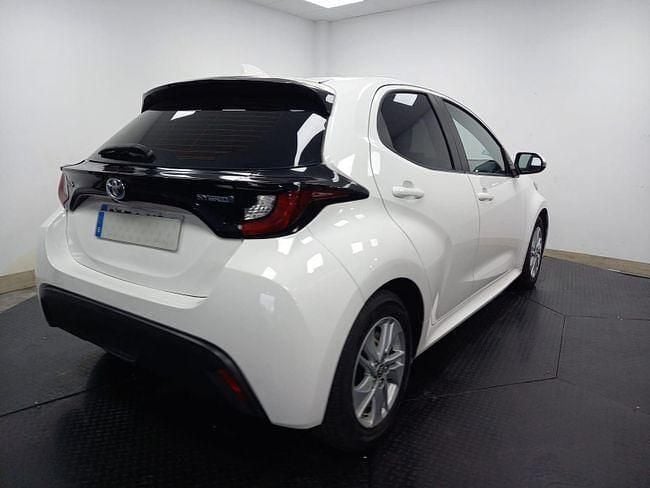 Usado Toyota Yaris Hybrid Business Edition 116 CV (85 kW) 2022 Blanco Berlina