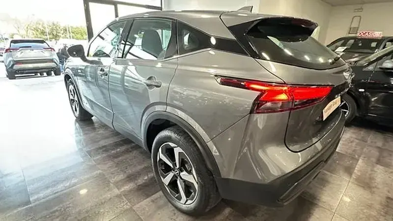 Usado Nissan Qashqai N-Connecta 190 CV (139 kW) 2023 Gris / plata SUV