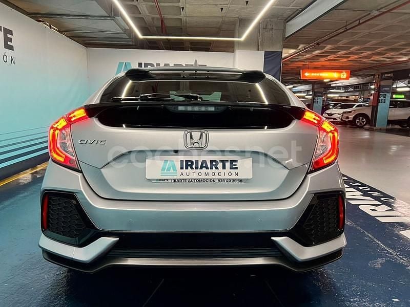 Usado Honda Civic Executive 129 CV (94 kW) 2018 Gris / plata Berlina