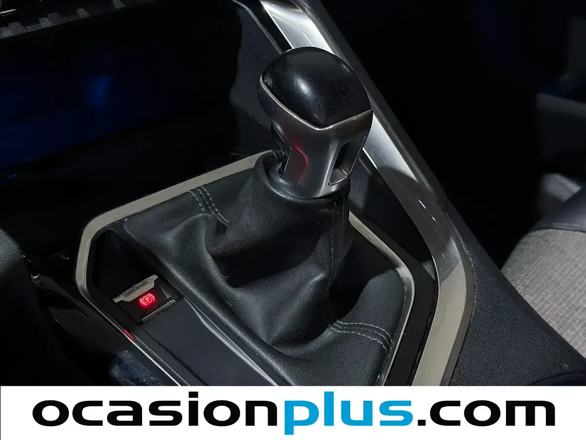 Usado Peugeot 5008 Allure 120 CV (88 kW) 2017 Blanco SUV