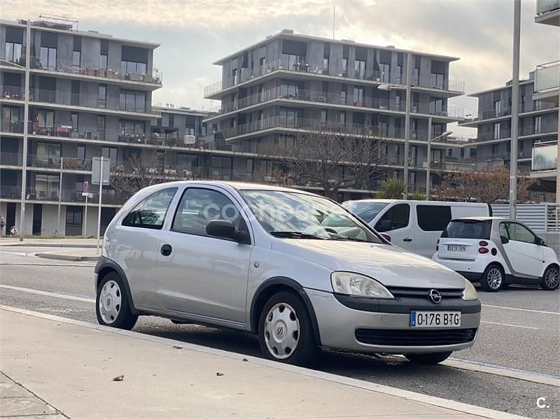 Usado Opel Corsa Essentia 75 CV (55 kW) 2002 Gris / plata Utilitario