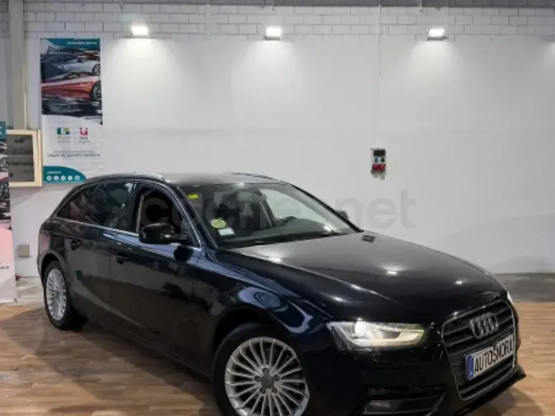 Usado Audi A4 150 CV (110 kW) 2014 Negro Familiar