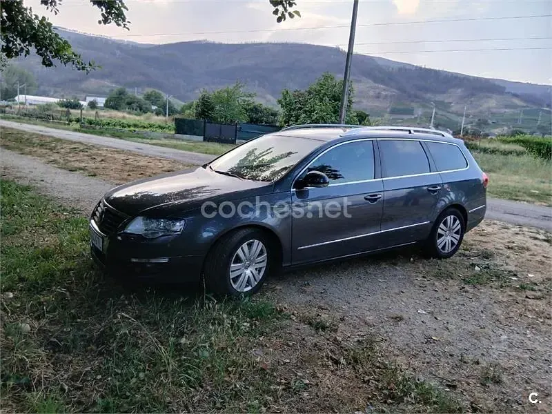 Usado VW Passat Highline 160 CV (117 kW) 2010 Negro Familiar