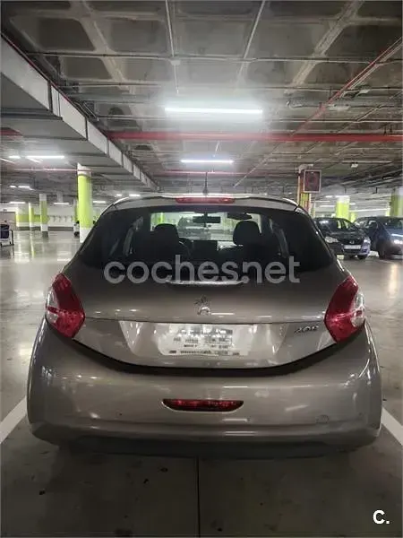 Usado Peugeot 208 Active 82 CV (60 kW) 2012 Beige Utilitario