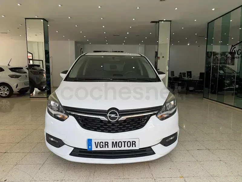 Usado Opel Zafira Family 140 CV (102 kW) 2018 Blanco Monovolumen