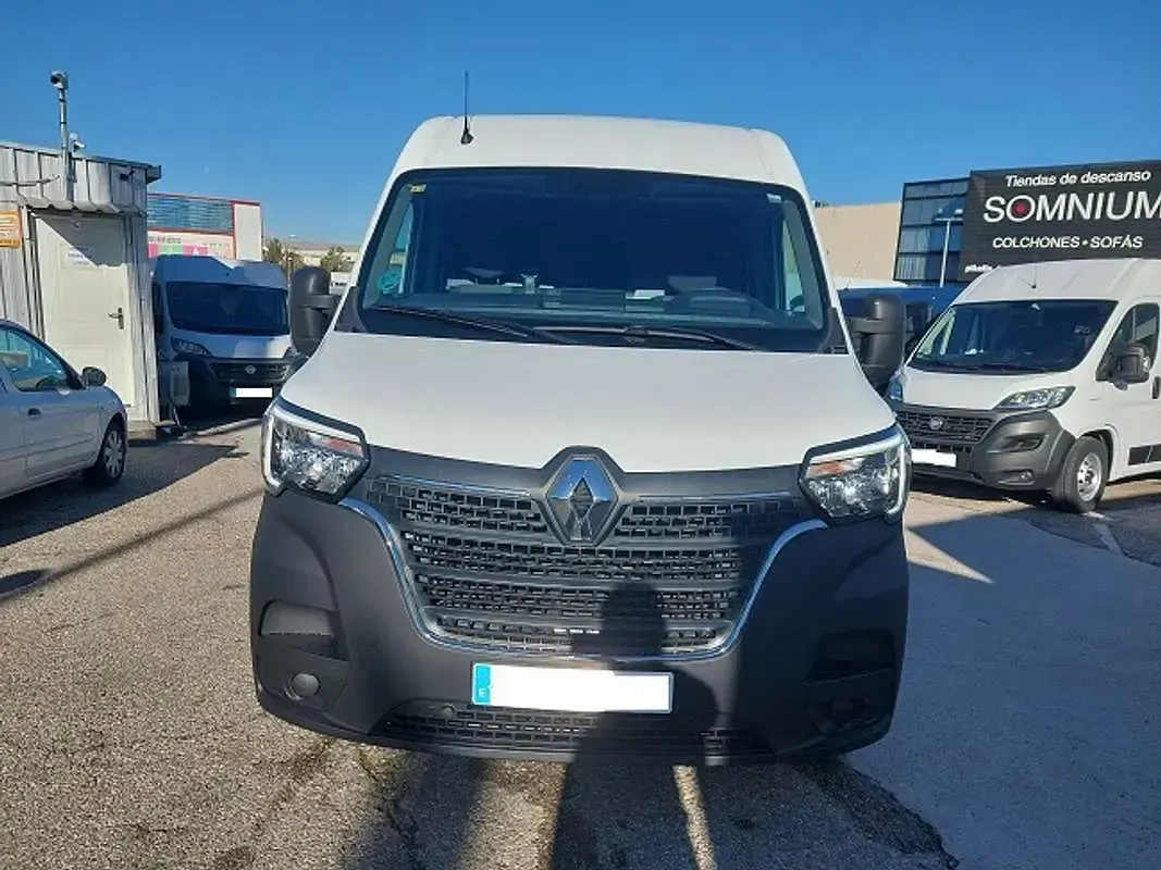 Usado Renault Master 110 CV (80 kW) 2022 Blanco Monovolumen