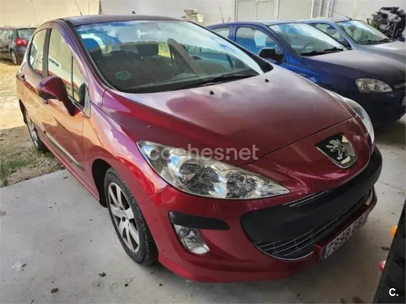 Usado Peugeot 308 120 CV (88 kW) 2008 Rojo Berlina