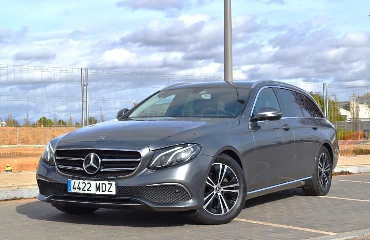 Gris / plata Usado 2019 Mercedes E220 Avantgarde Familiar | 28.900 € (Super precio) - Imagen 1/4