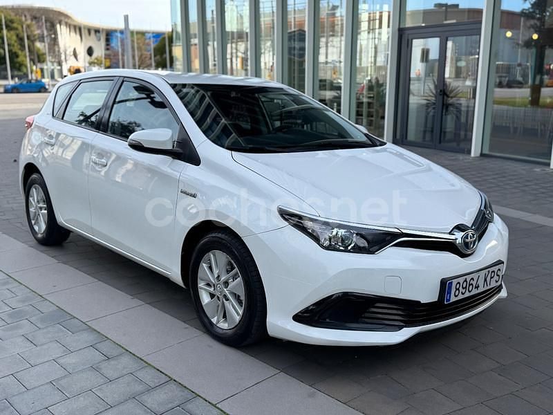Usado Toyota Auris Hybrid Business Edition 136 CV (100 kW) 2018 Blanco Berlina