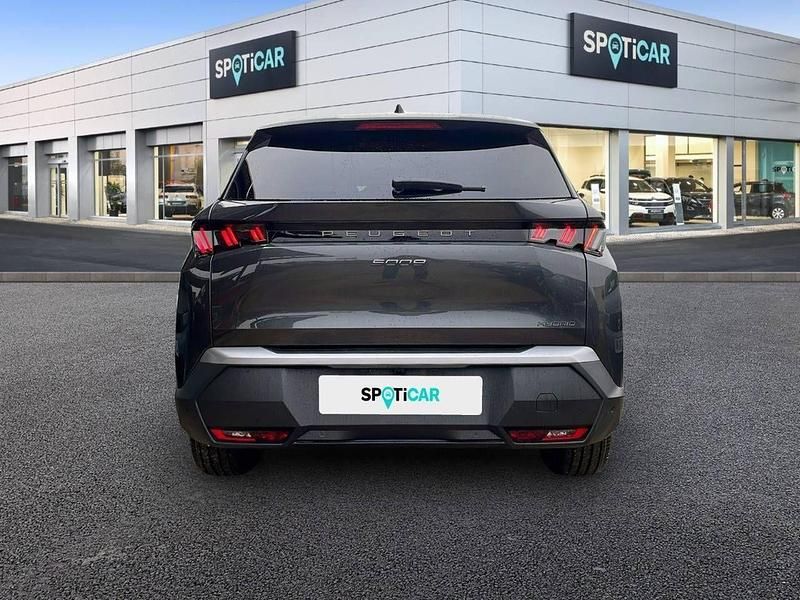 Usado Peugeot 5008 Allure 136 CV (100 kW) 2025 Gris SUV