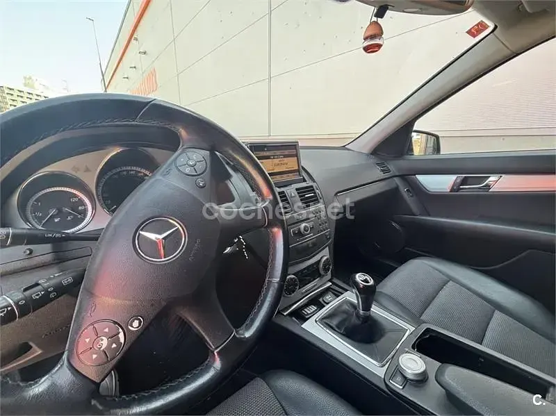 Usado Mercedes C200 136 CV (100 kW) 2010 Azul Familiar