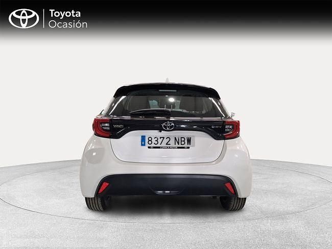 Usado Toyota Yaris Hybrid Active 116 CV (85 kW) 2025 Blanco Berlina