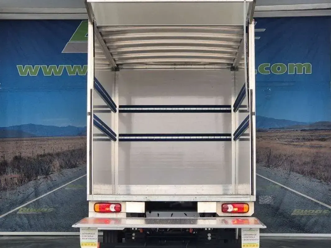 Usado Renault Master 135 CV (99 kW) 2024 Blanco Monovolumen