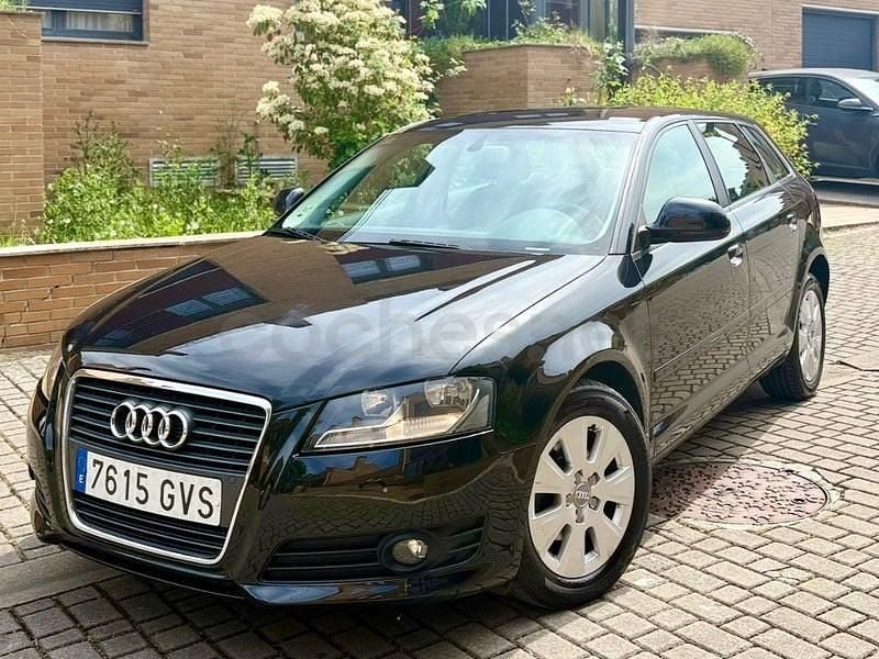 Käytetty Audi A3 105 HP (77 kW) 2010 Musta Viistoperä