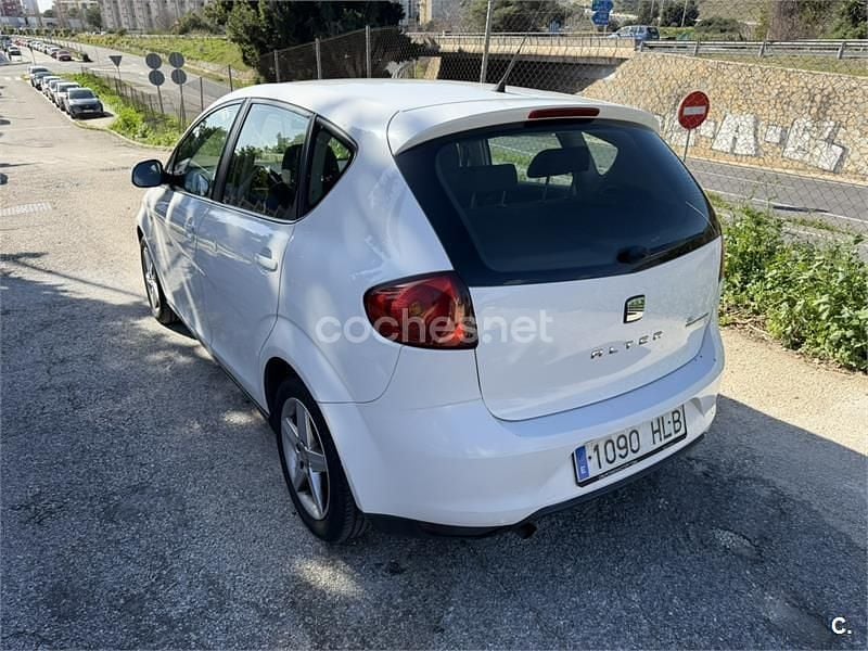 Usado Seat Altea Style 105 CV (77 kW) 2012 Blanco Monovolumen