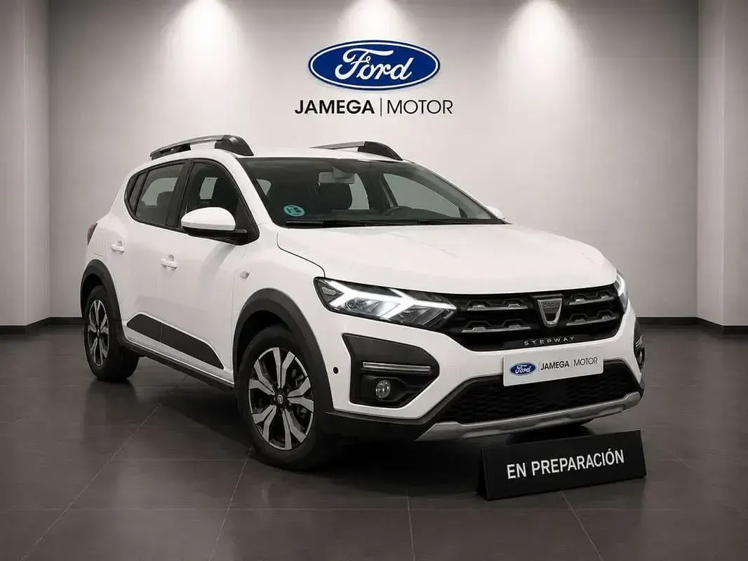 Usado Dacia Sandero Comfort 91 CV (66 kW) 2022 Blanco Utilitario