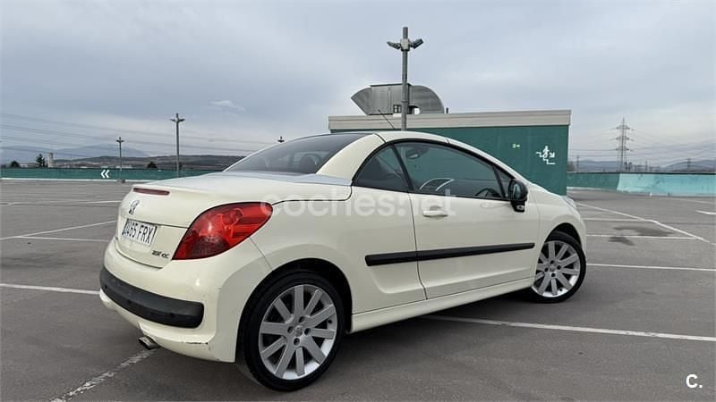Usado Peugeot 207 CC Sport 150 CV (110 kW) 2007 Beige Descapotable
