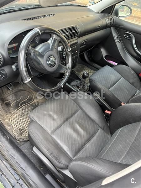Begagnad Seat Leon Stella 110 HK (80 kW) 2004 Svart Halvkombi