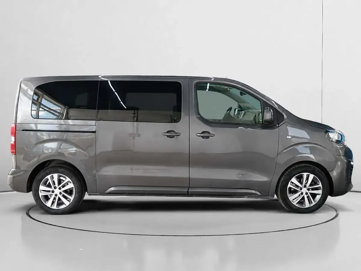 Usado Peugeot Traveller Active 150 CV (110 kW) 2021 Gris Monovolumen