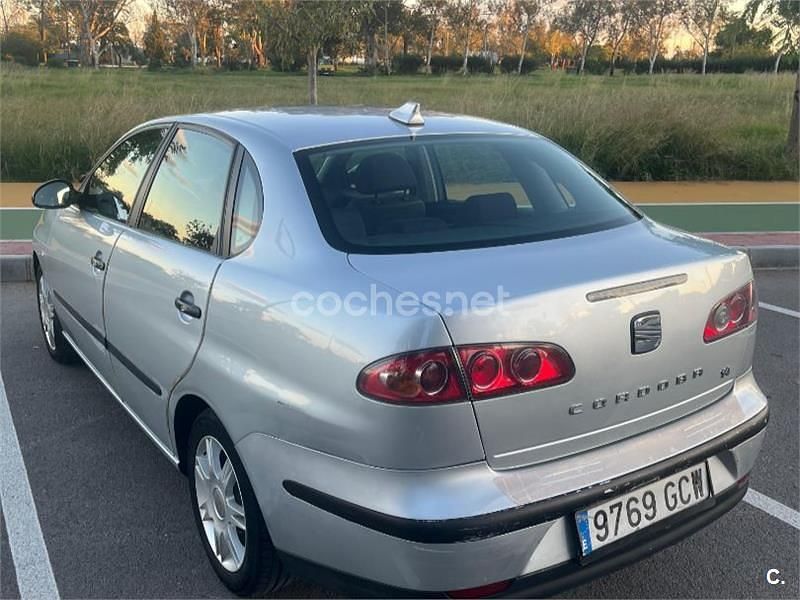 Usado Seat Cordoba 85 CV (62 kW) 2008 Gris / plata Berlina
