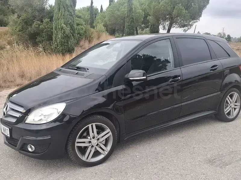 Usado Mercedes B180 109 CV (80 kW) 2011 Negro Utilitario