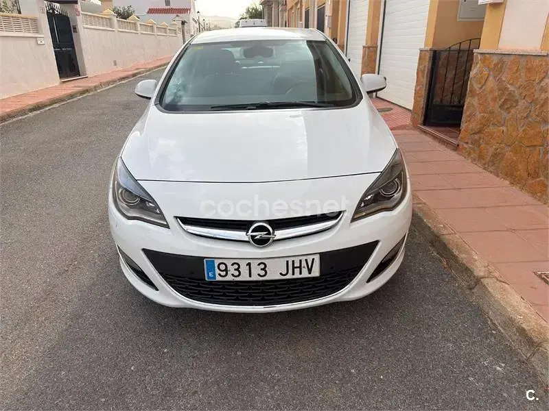 Usado Opel Astra Excellence 136 CV (100 kW) 2015 Blanco Berlina