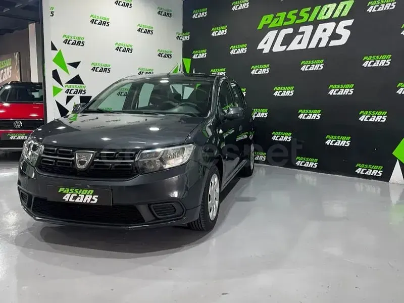 Usado Dacia Logan Essentiel 73 CV (53 kW) 2019 Gris / plata Berlina