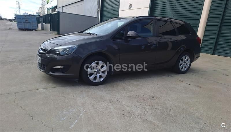 Usado Opel Astra Selective 110 HP (80 kW) 2016 Castanho Carrinha