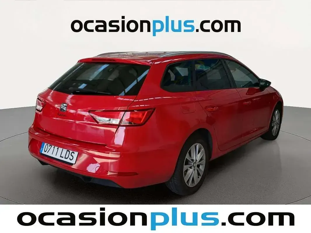 Usado Seat Leon ST Style 131 CV (96 kW) 2020 Rojo Familiar