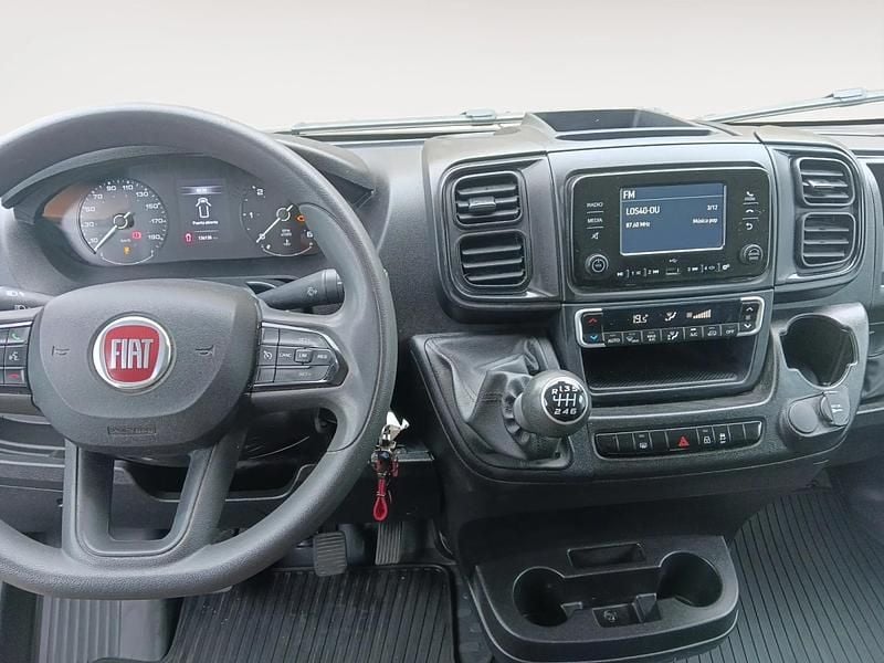 Usado Fiat Ducato 50 CV (36 kW) 2023 Violeta/lila Van