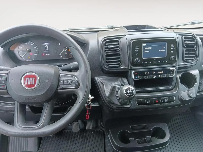 Usado Fiat Ducato 50 CV (36 kW) 2023 Violeta/lila Van