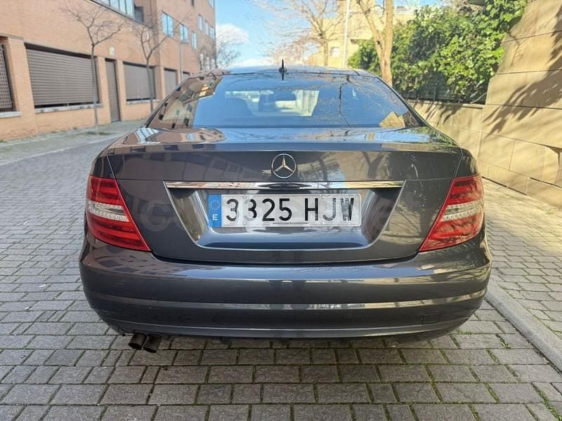 Usado Mercedes C180 156 CV (114 kW) 2012 Negro Coupe