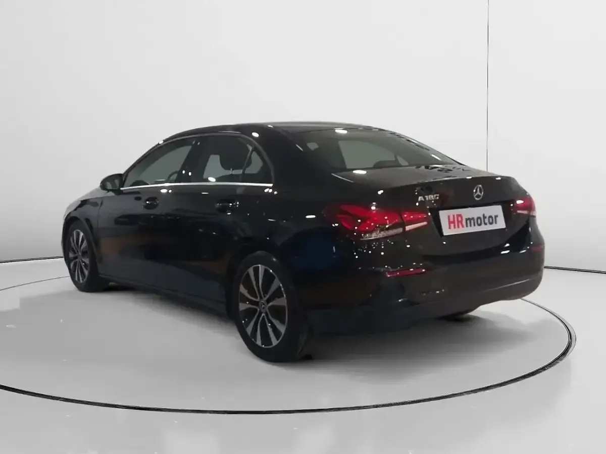 Usado Mercedes A180 136 CV (100 kW) 2022 Negro Berlina