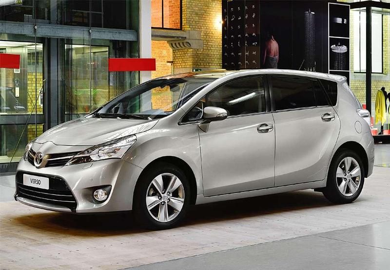 Usado Toyota Verso Business Edition 111 CV (81 kW) 2017 Rojo Monovolumen