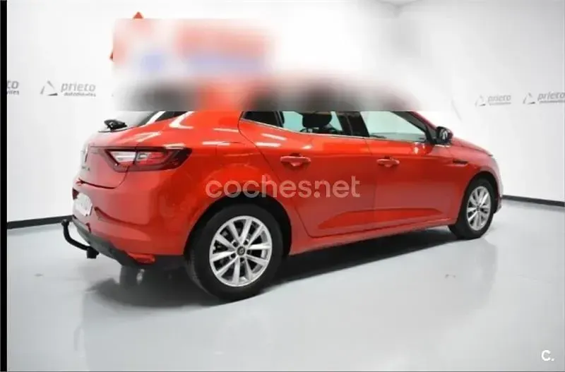 Usado Renault Mégane 90 CV (66 kW) 2017 Rojo Berlina