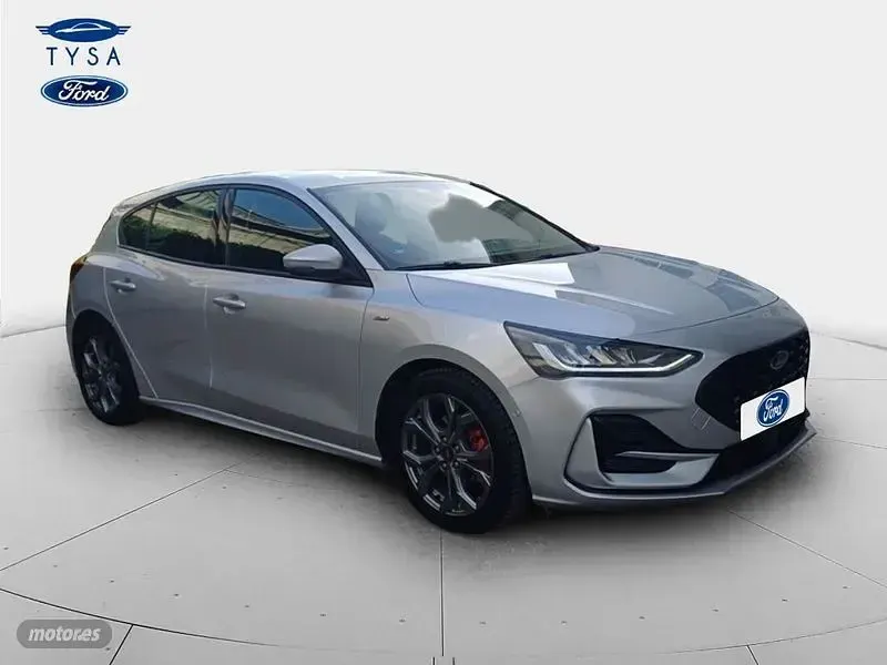 Usado Ford Focus 100 CV (73 kW) 2024 Plateado Berlina