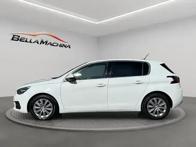 Usado Peugeot 308 Allure 130 CV (95 kW) 2021 Blanco Berlina