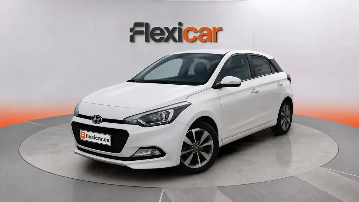 Usado Hyundai i20 84 CV (61 kW) 2015 Blanco Berlina