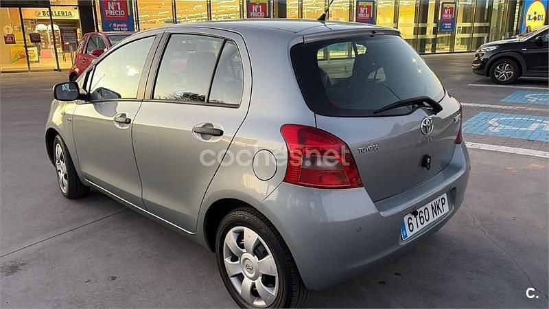 Usado Toyota Yaris 90 CV (66 kW) 2008 Gris / plata Utilitario