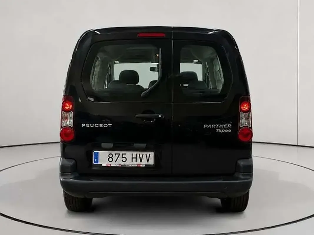 Usado Peugeot TePee Access 92 CV (67 kW) 2014 Negro Van