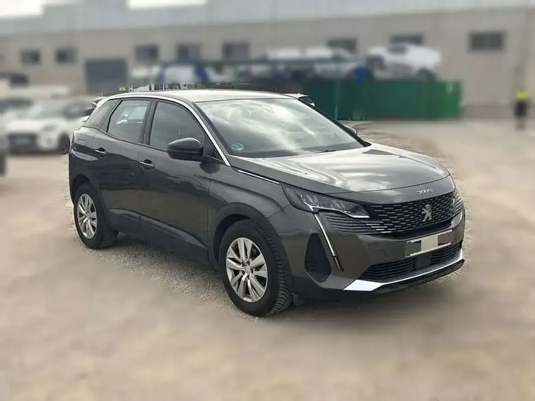 Usado Peugeot 3008 Active 131 CV (96 kW) 2021 Gris SUV