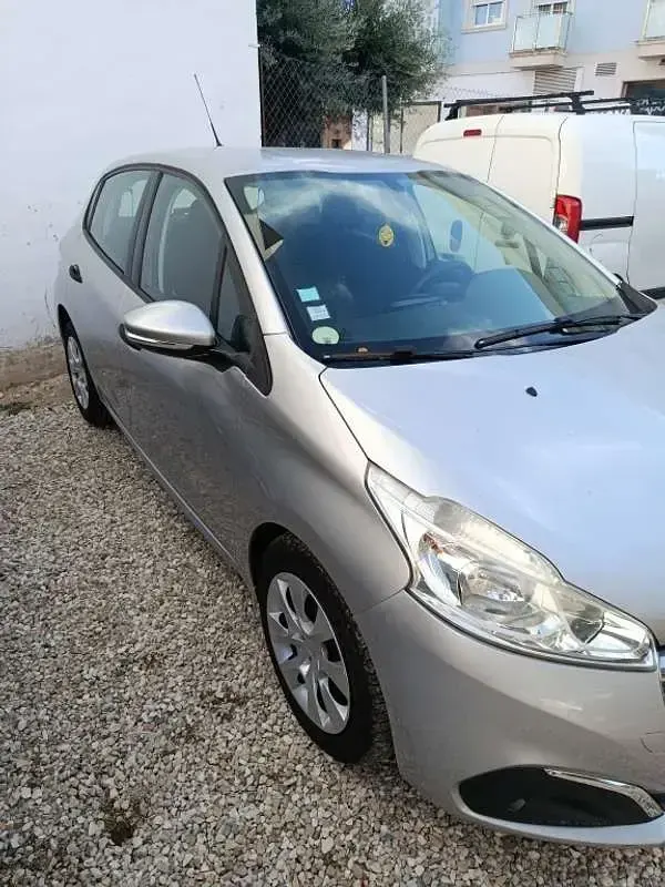 Usado Peugeot 208 Active 102 CV (75 kW) 2018 Gris Utilitario