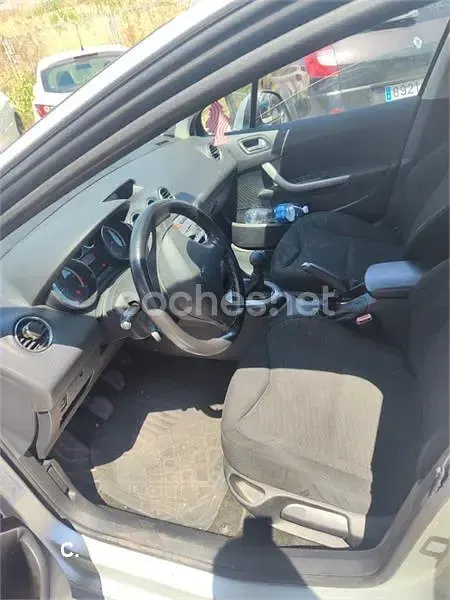 Usado Peugeot 308 90 CV (66 kW) 2010 Gris / plata Berlina
