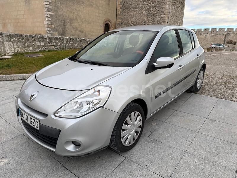 Usado Renault Clio II Authentique 86 CV (63 kW) 2010 Gris / plata Berlina
