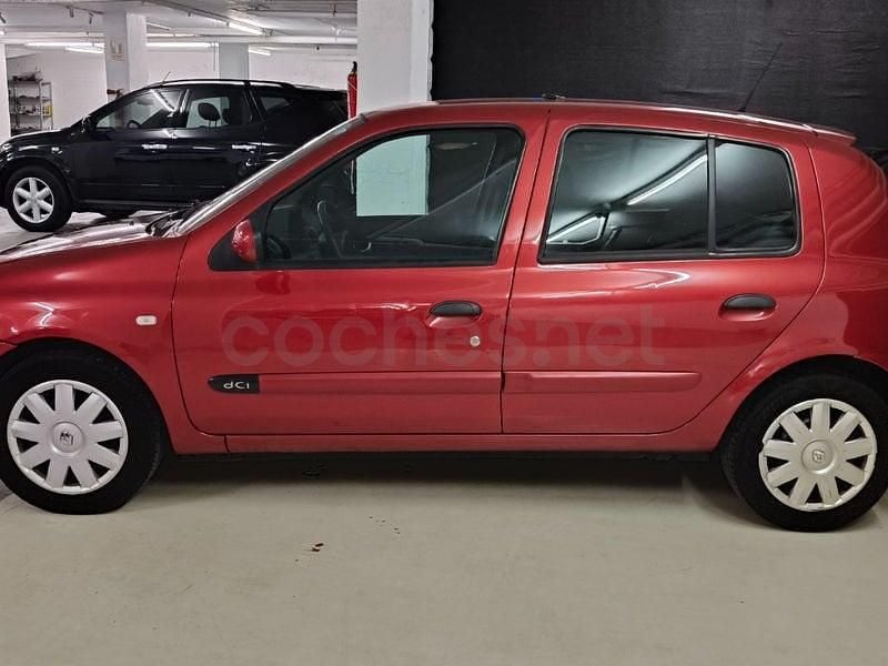 Usado Renault Clio II Expression 85 CV (62 kW) 2006 Granate Berlina