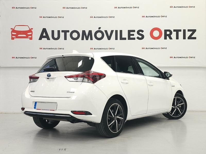 Usado Toyota Auris Hybrid Edition 136 CV (100 kW) 2018 Blanco Berlina