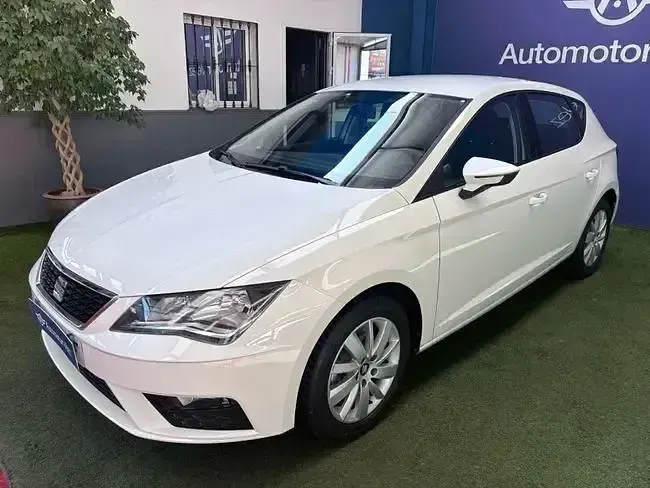 Usado Seat Leon Reference 90 CV (66 kW) 2018 Blanco Berlina