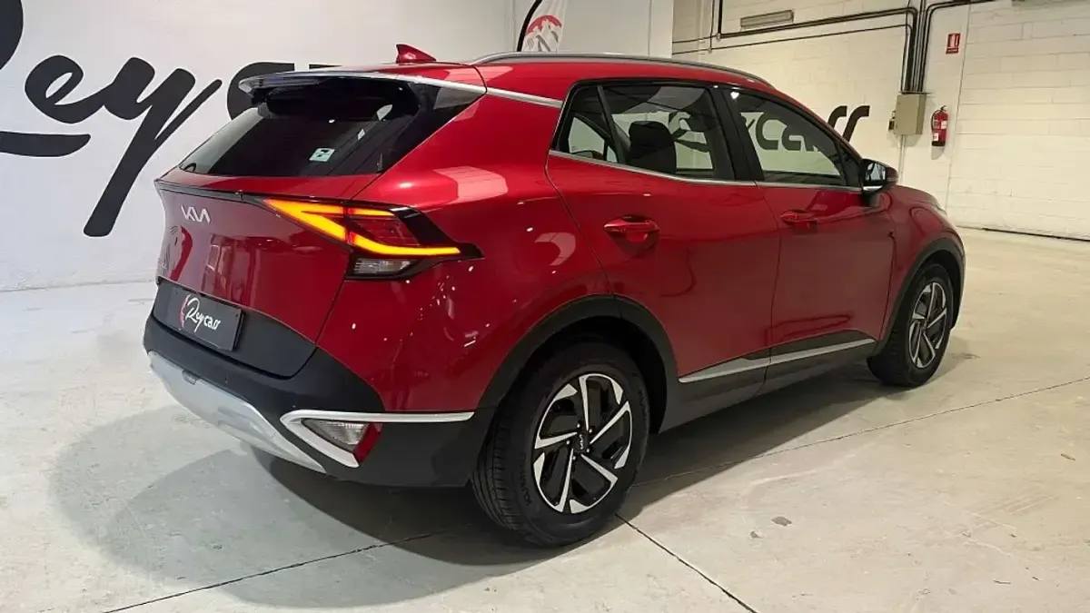 Usado Kia Sportage 162 CV (119 kW) 2024 Rojo SUV