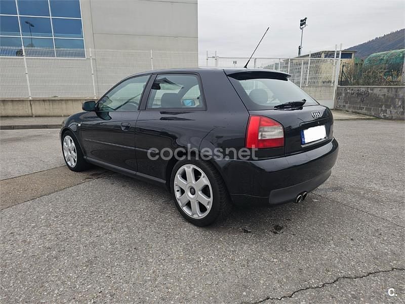 Usado Audi A3 Ambiente 130 CV (95 kW) 2001 Negro Berlina